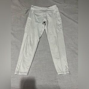 Claire P. Thomas Grey leggings with Pockets. In great condition.